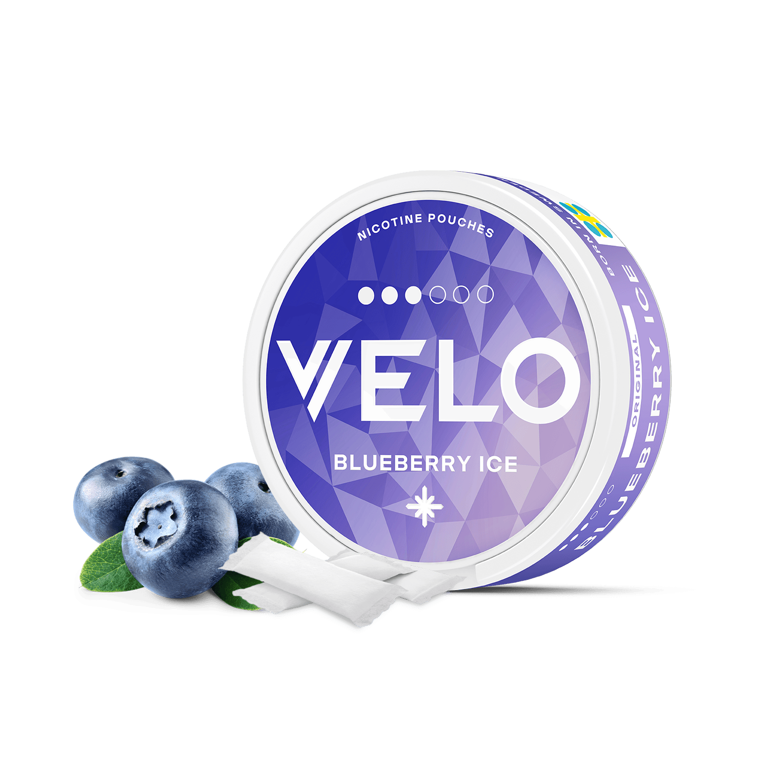 Un envase redondo VELO Blueberry Ice se muestra junto a arándanos, hojas verdes y dos bolsitas blancas, destacando el sabor a arándanos y una refrescante experiencia de nicotina sobre un fondo blanco.