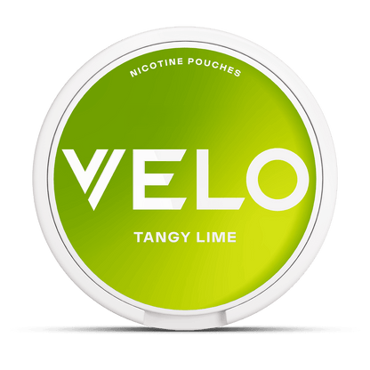 Un círculo verde y blanco con texto en blanco, inspirado en Tangy Lime de VELO con sus vibrantes tonos lima y toques de nicotina afrutada.