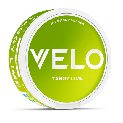 El envase redondo de nicotina VELO Tangy Lime lleva una etiqueta blanca y verde brillante con el nombre del producto y un toque de sabor afrutado a nicotina en la tapa.