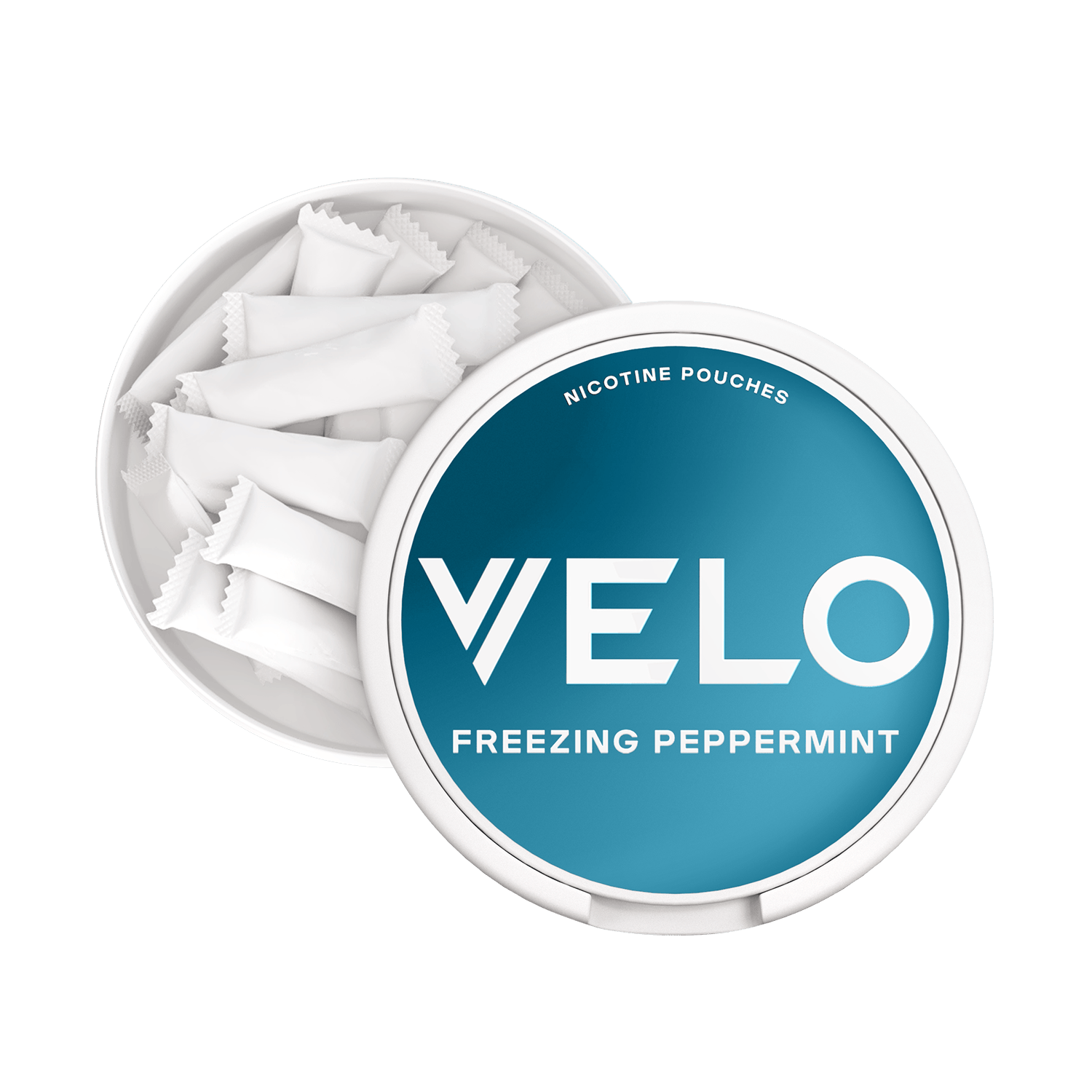 Un envase VELO redondo y blanco etiquetado como Freezing Peppermint con una tapa parcialmente abierta revela varias bolsitas blancas en su interior, que suministran una nicotina mentolada (nicotina mentolada) para una experiencia de menta intensa (menta intensa).