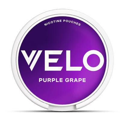 Un envase redondo blanco con tapa morada muestra las bolsitas de nicotina VELO Purple Grape, que ofrecen un sabor afrutado a nicotina y uva dulce para una experiencia satisfactoria.