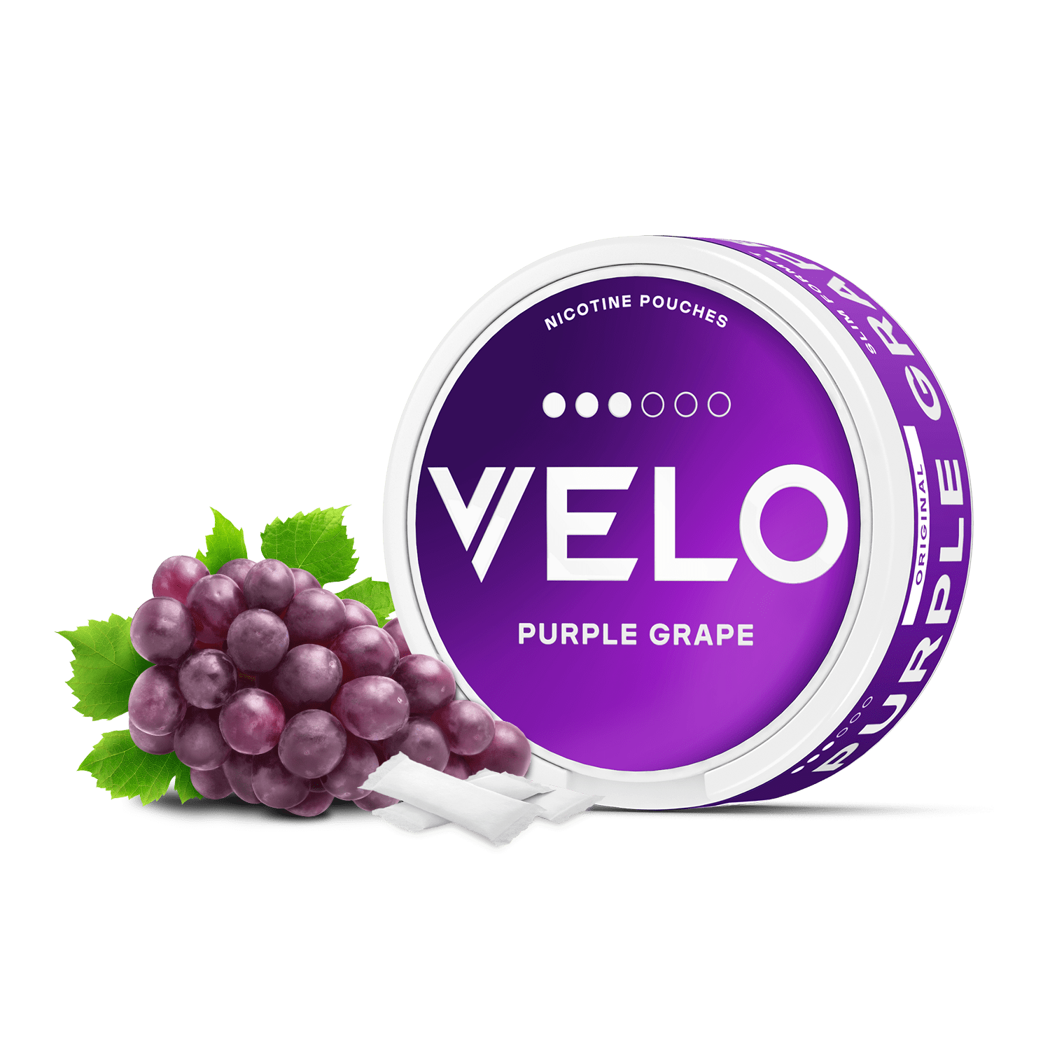 Un envase redondo VELO Purple Grape y dos bolsitas de nicotina blancas están colocados junto a un racimo de uvas moradas, todo ello sobre un fondo blanco.