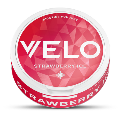 Un envase redondo y blanco de VELO Strawberry Ice con un diseño geométrico rojo y rosa contiene bolsitas de nicotina. La tapa destaca la experiencia de nicotina y el sabor a fresa para una experiencia refrescante y de primera calidad.